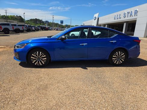 Used 2025 Nissan Altima 2.5 SV image 2