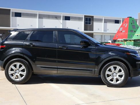 Used 2017 Land Rover Range Rover Evoque SE image 13