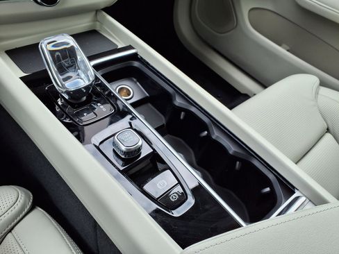 New 2026 Volvo XC60 T8 Ultra w/ Protection Package Premier image 14