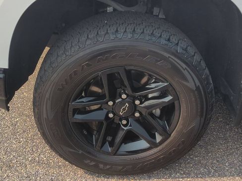 Used 2021 Chevrolet Silverado 1500 Custom Trail Boss AWD/4WD image 10