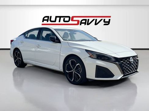 Used 2024 Nissan Altima 2.5 SR image 1