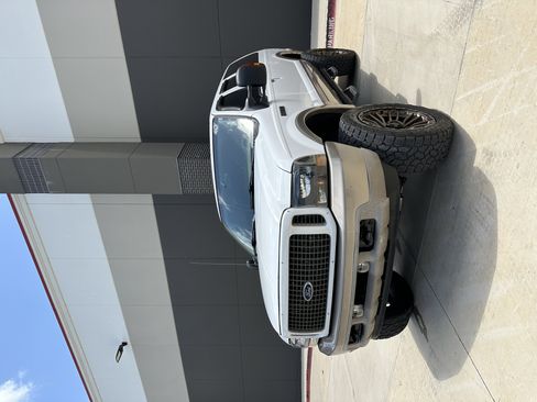 Used 2004 Ford Excursion Eddie Bauer image 1