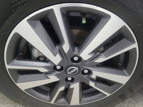 Used 2024 Nissan Versa SV w/ Trunk Package FWD image 31
