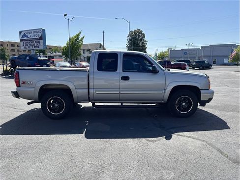 Used 2006 Chevrolet Silverado 1500 LT w/ Onstar Plus Package AWD/4WD image 6