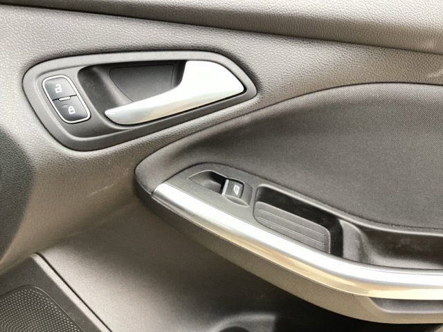Used 2017 Ford Focus ST FWD image 23