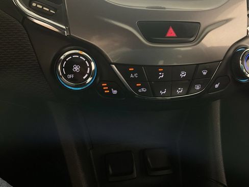 Used 2017 Chevrolet Cruze LT w/ Convenience Package FWD image 3