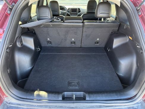 Used 2020 Jeep Cherokee Latitude Plus image 18