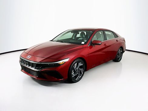 Used 2024 Hyundai Elantra Limited image 3