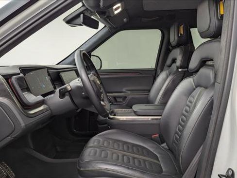 Used 2022 Rivian R1T Launch Edition image 13