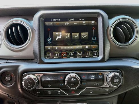 Used 2019 Jeep Wrangler Unlimited Sahara AWD/4WD image 16