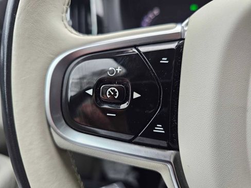 Certified 2023 Volvo XC60 B6 Ultimate w/ Protection Package Premier image 36