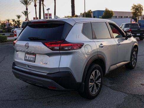 Used 2023 Nissan Rogue SV image 4