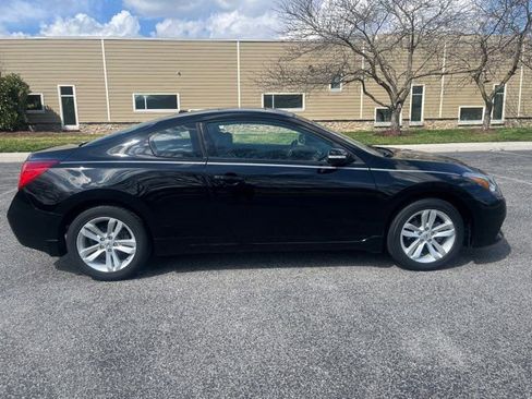 Used 2010 Nissan Altima 2.5 S w/ Premium Pkg image 2
