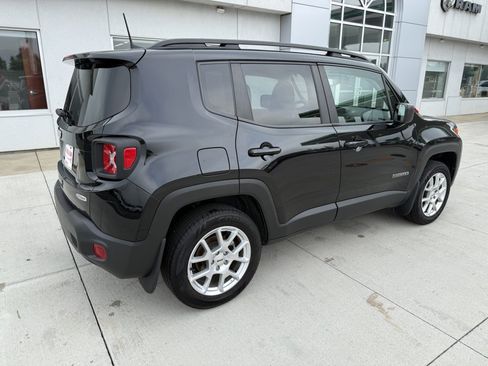 Used 2022 Jeep Renegade Latitude AWD/4WD image 8