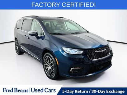 Certified 2022 Chrysler Pacifica Limited w/ Uconnect Theater Family Group