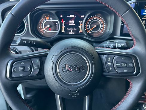 Used 2024 Jeep Wrangler Unlimited Rubicon image 27