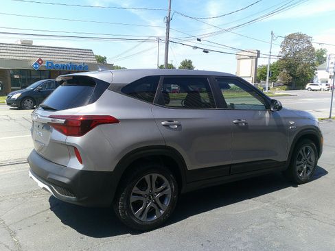 Used 2022 Kia Seltos LX AWD/4WD image 9