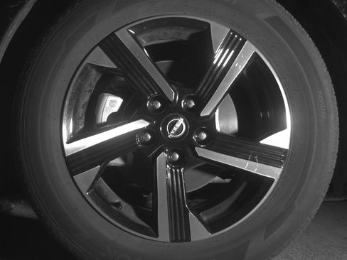 Used 2025 Nissan Sentra SV FWD image 9