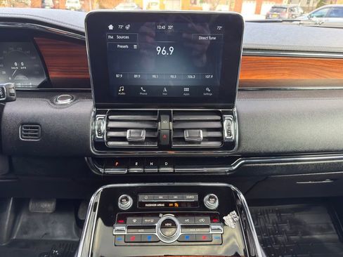 Used 2019 Lincoln Navigator Reserve image 35