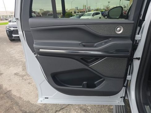 New 2026 Lincoln Navigator L Reserve AWD/4WD image 18