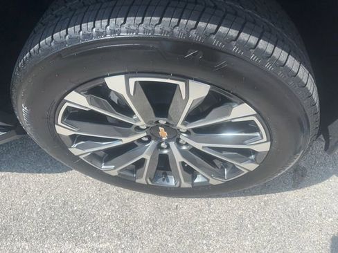 New 2026 Chevrolet Suburban High Country w/ Sun And Tow Package AWD/4WD image 9