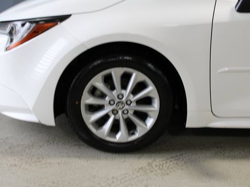 Used 2022 Toyota Corolla LE image 6