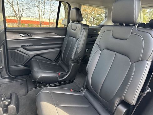 Used 2023 Jeep Grand Cherokee L Limited image 21