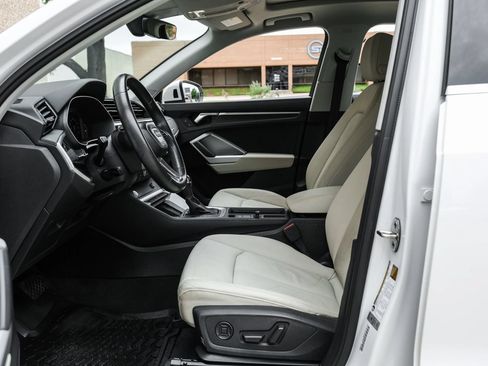 Used 2020 Audi Q3 2.0T Premium Plus w/ Premium Plus Package AWD/4WD image 3