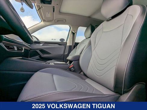 New 2025 Volkswagen Tiguan SE AWD/4WD image 12