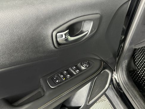 Used 2020 Jeep Compass Sport w/ Cold Weather Group AWD/4WD image 34