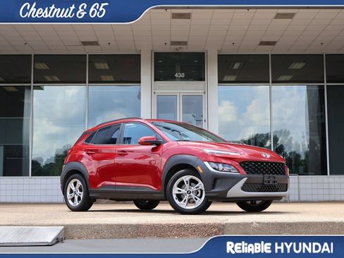 Used 2022 Hyundai Kona SEL w/ Convenience Package FWD image 2