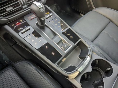 New 2026 Porsche Macan S image 21