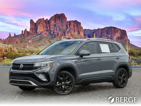 Used 2022 Volkswagen Taos SE image 2