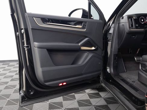 Certified 2026 Porsche Cayenne GTS image 8