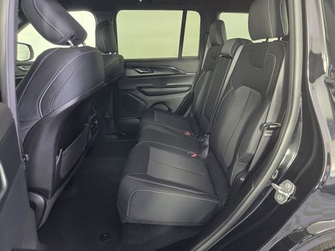 Certified 2025 Jeep Grand Cherokee Laredo w/ Luxury Tech Group I image 27