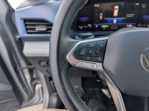 Used 2024 Volkswagen Taos SE image 11