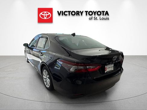 Used 2022 Toyota Camry LE FWD image 5