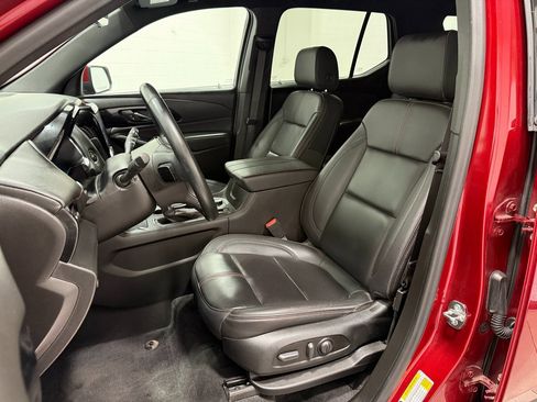 Used 2023 Chevrolet Traverse RS image 10