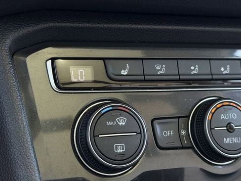 Used 2018 Volkswagen Tiguan SEL image 22