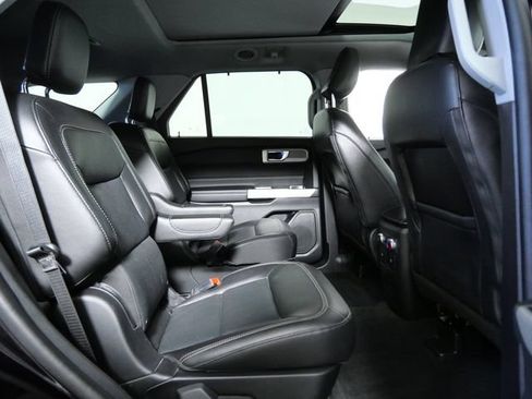 Used 2022 Ford Explorer Limited w/ Equipment Group 301A AWD/4WD image 10
