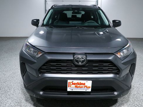 Used 2021 Toyota RAV4 LE FWD image 4