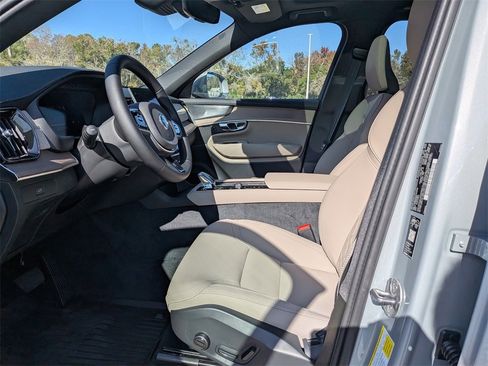 New 2026 Volvo XC90 B6 Plus w/ Protection Package Premier image 2