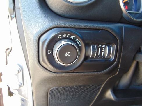 Used 2019 Jeep Wrangler Unlimited Sahara AWD/4WD image 19