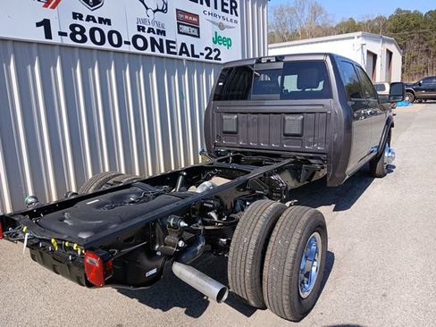 New 2026 RAM 3500 4x4 Crew Cab DRW image 3