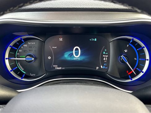 Certified 2023 Chrysler Pacifica Limited w/ S Appearance Package image 19