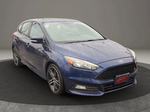 Used 2017 Ford Focus ST image 3