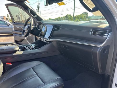 Used 2022 Jeep Wagoneer Series II AWD/4WD image 44