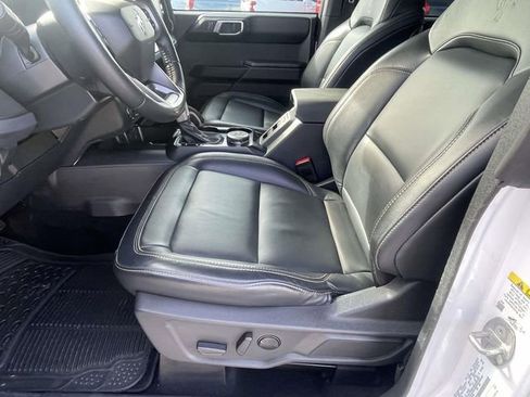 Used 2025 Ford Bronco Badlands image 14