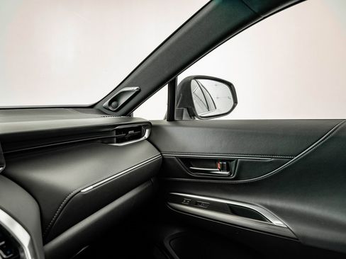 Used 2023 Toyota Venza Limited image 27