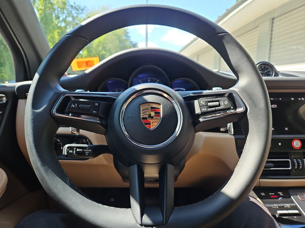 Certified 2026 Porsche Macan AWD/4WD image 34